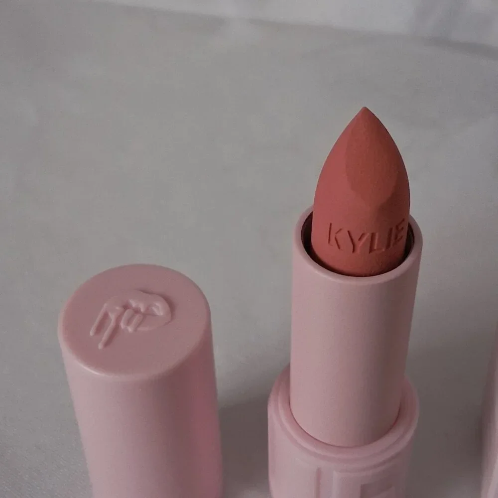 Kylie Cosmetics Matte Lipstick color 209 Summer Somewhere NIB